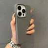 Cover iPhone 15 Grigio Scuro con le Rughe