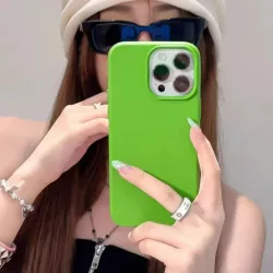 Cover iPhone 15 Verde con le Rughe