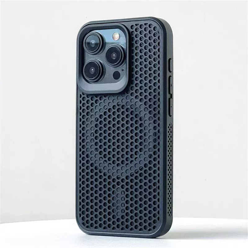 Cover iPhone 15 Nera Bucherellata per Dissipazione