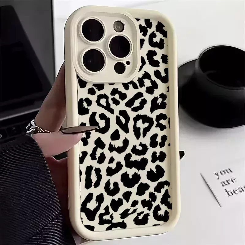 Cover iPhone 15 Bianca Leopardata