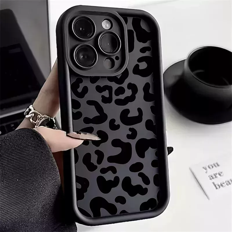 Cover iPhone 15 Nera Leopardata 2